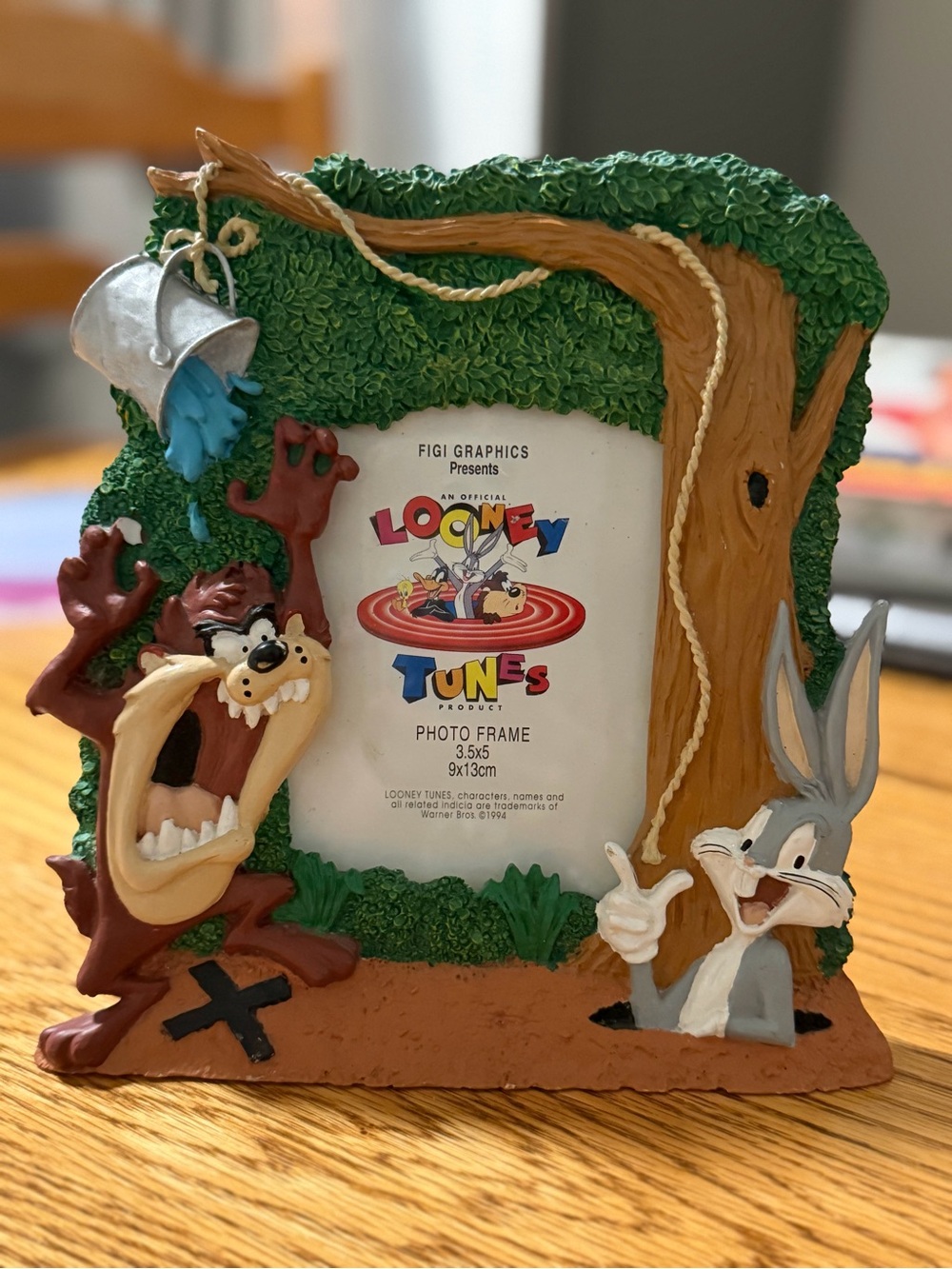 VTG 1994 Looney Tunes Bugs Bunny Taz 3D Tree Photo Frame Figi Graphics